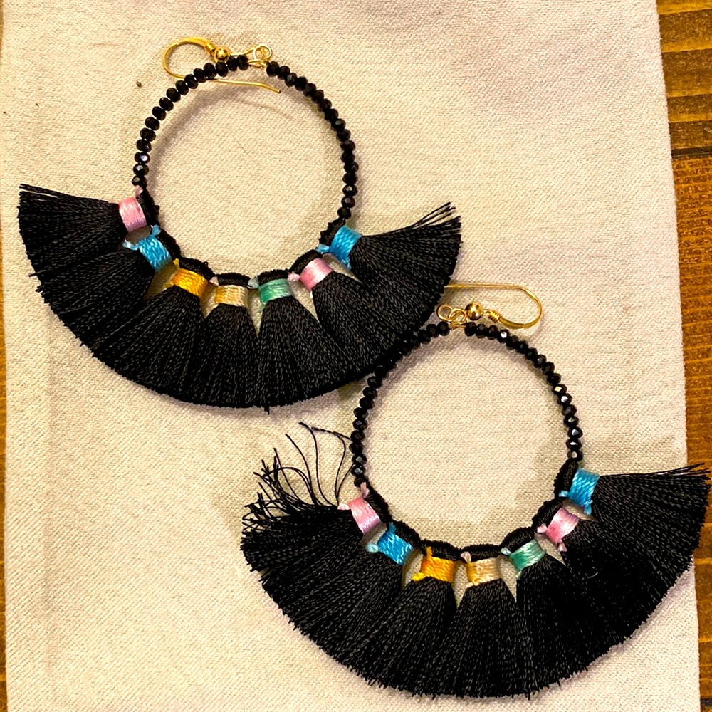 Black fashion hoop earrings
